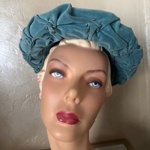 BEATIFUL 1950s' TURQUOISE RUCHED VELOUR MUSHROOM HAT WITH COORDINATING FEATHERS